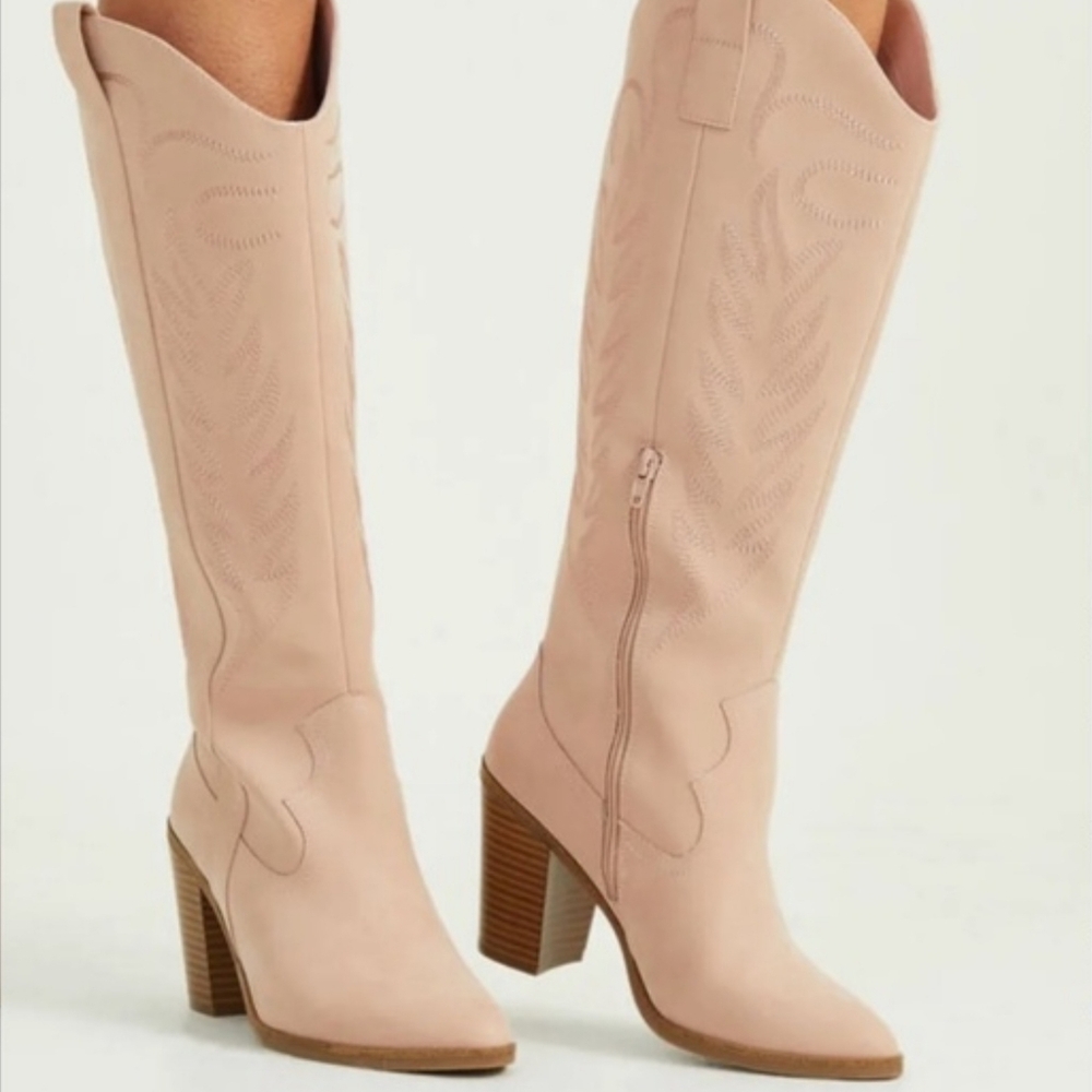 NWT Pink Altar'd State 8 Jewell Boots Blush